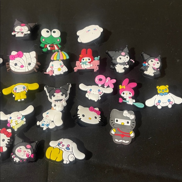 24 - Hello Kitty and Friends CROCS Charms NEW - Picture 3 of 3